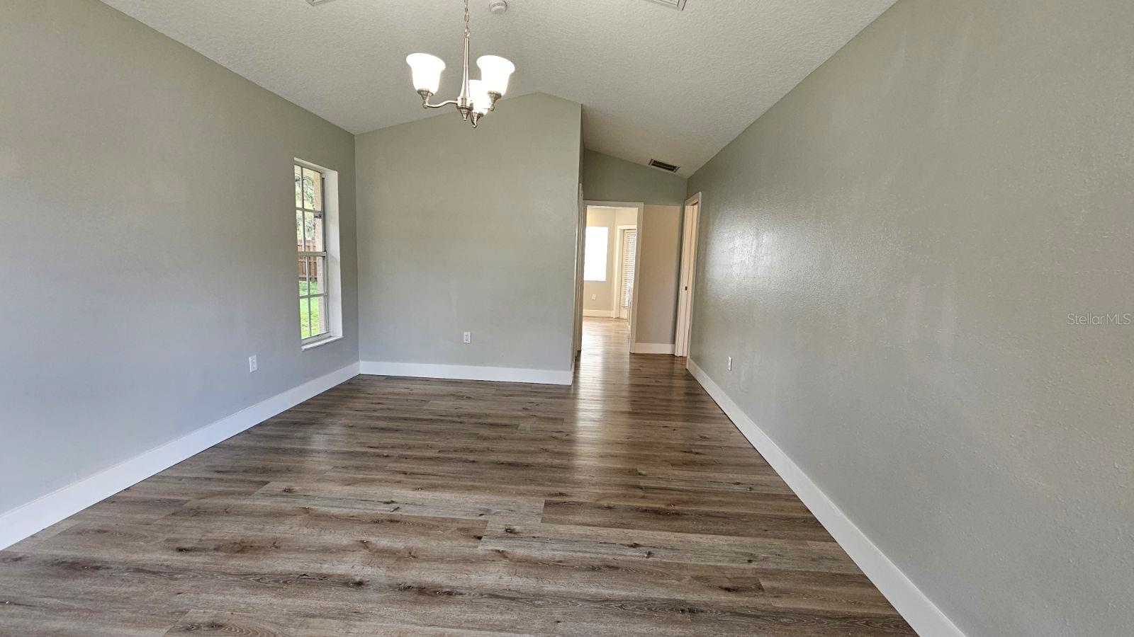 ROLLING OAKS ESTATES - Residential Lease