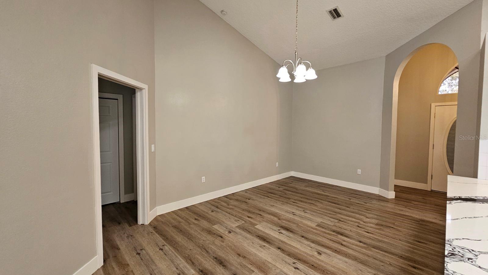 ROLLING OAKS ESTATES - Residential Lease