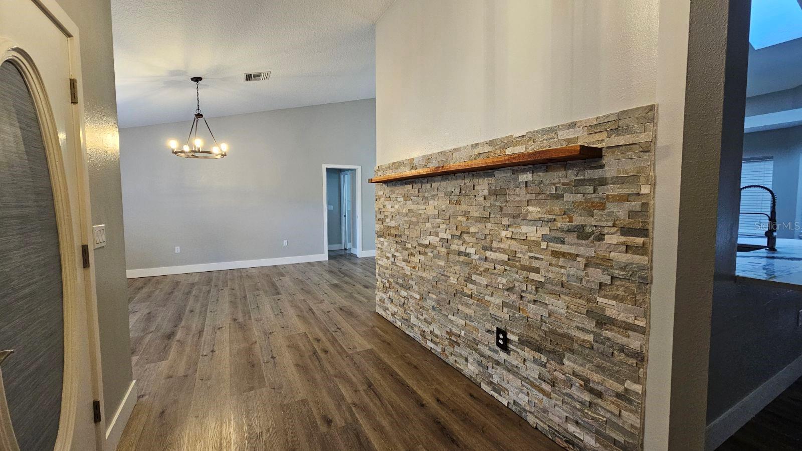 ROLLING OAKS ESTATES - Residential Lease