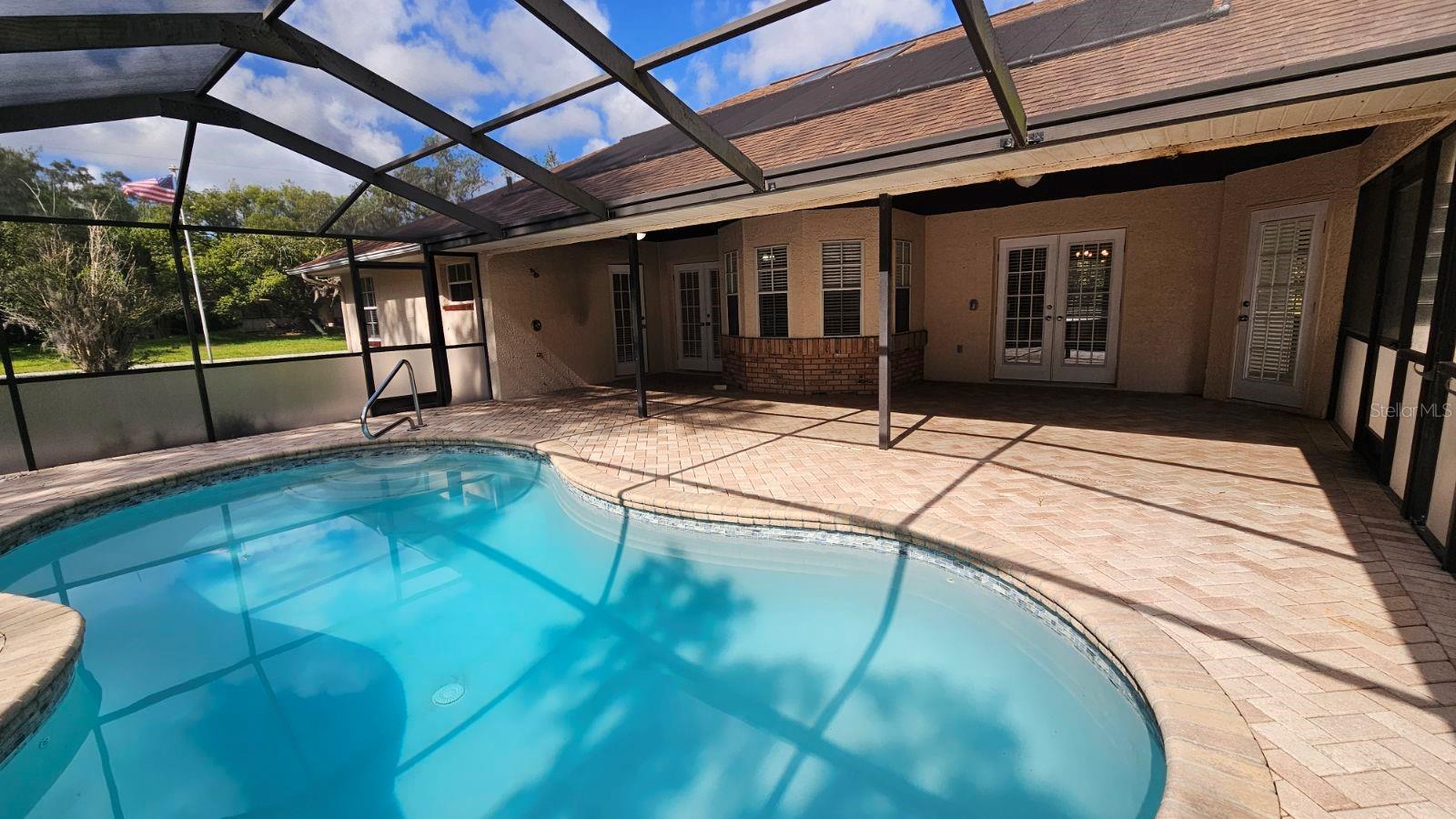 ROLLING OAKS ESTATES - Residential Lease