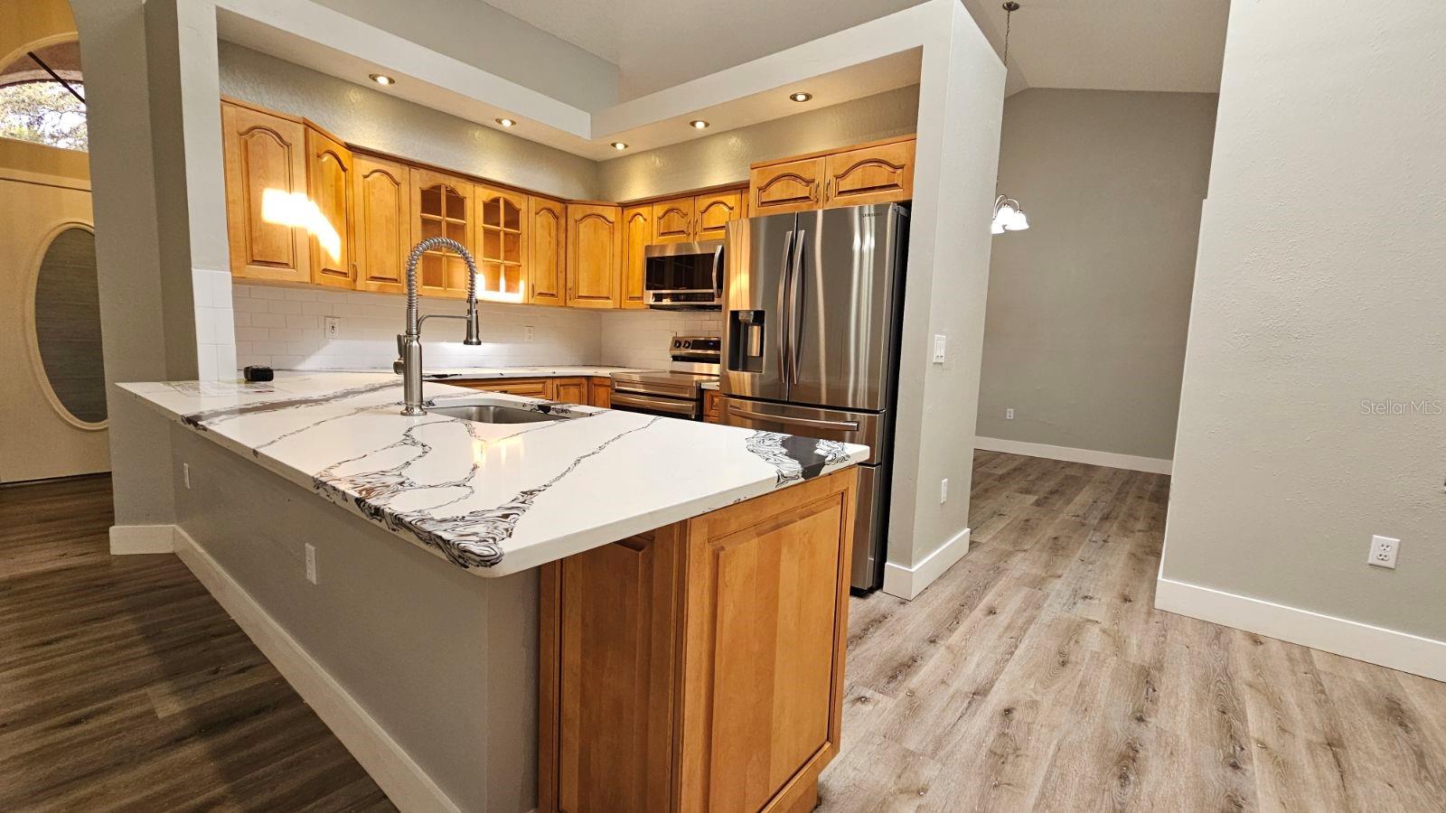 ROLLING OAKS ESTATES - Residential Lease