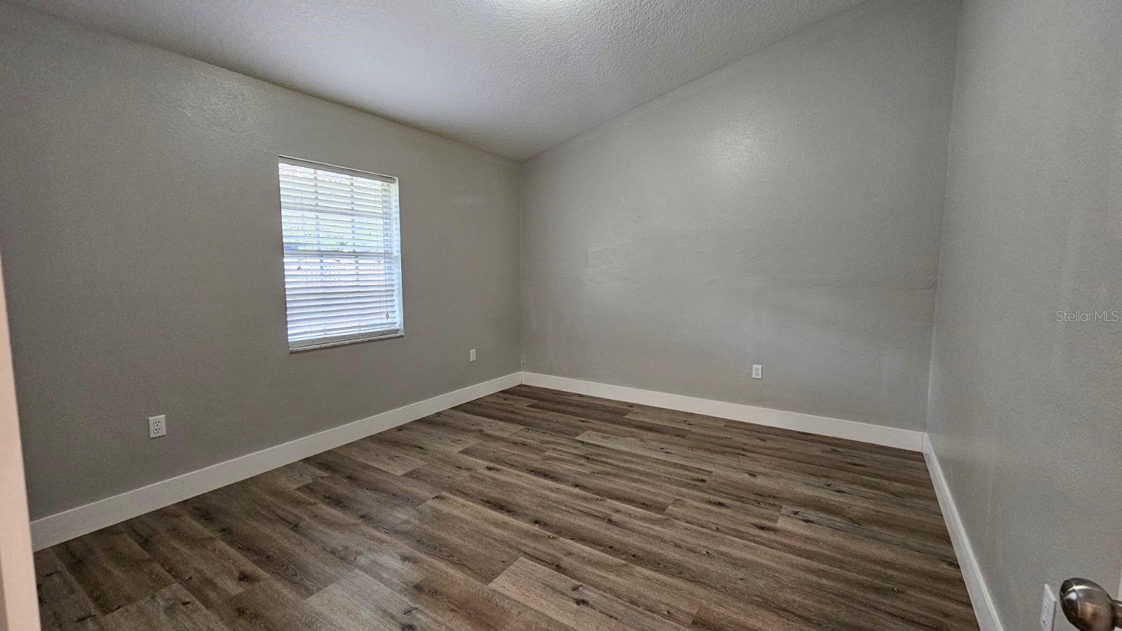 ROLLING OAKS ESTATES - Residential Lease