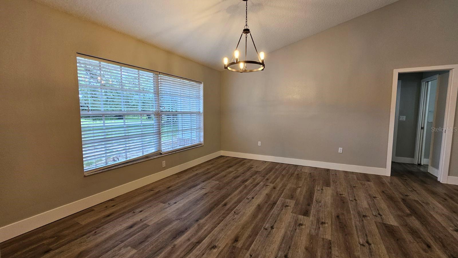 ROLLING OAKS ESTATES - Residential Lease
