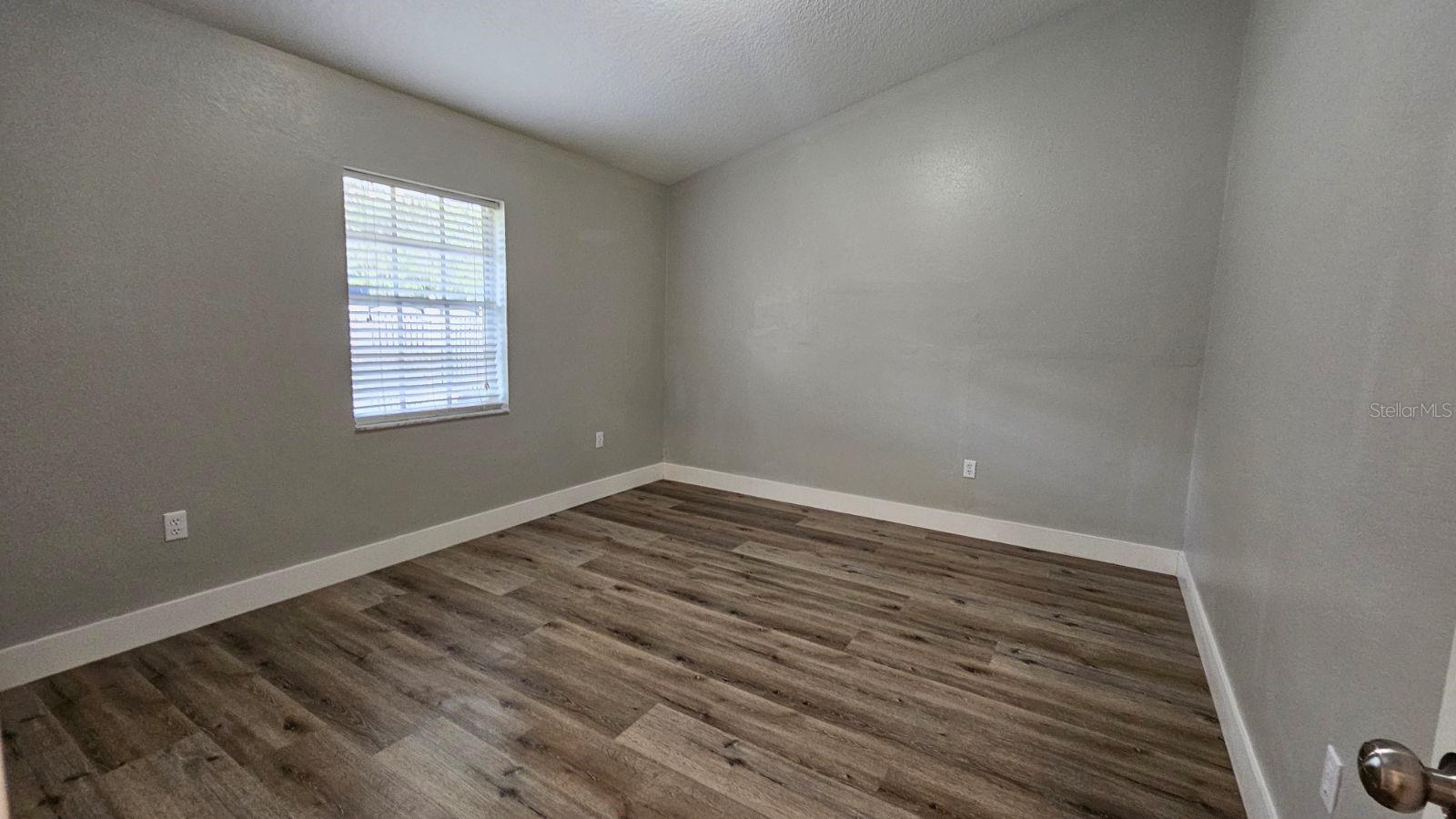 ROLLING OAKS ESTATES - Residential Lease