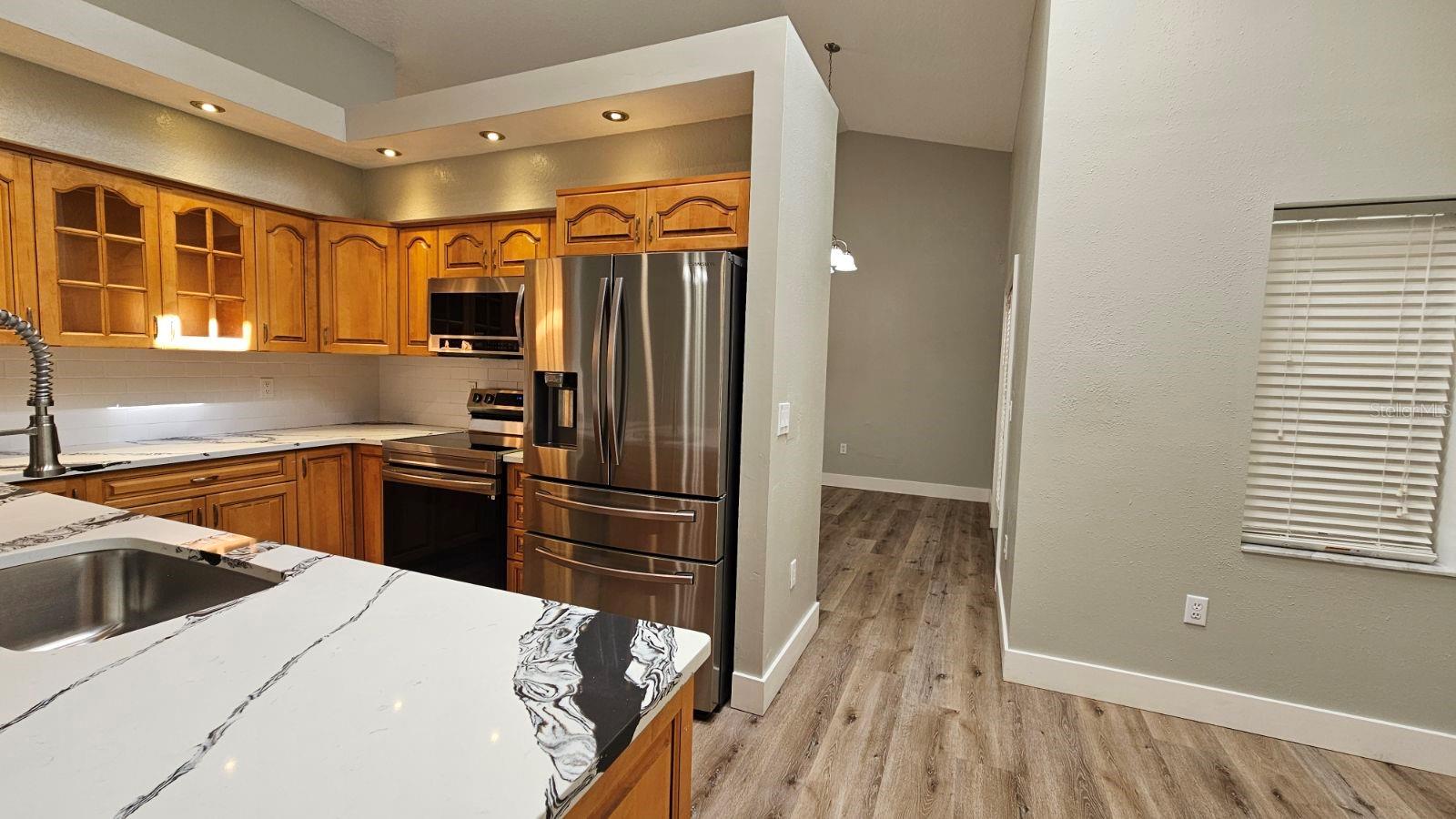 ROLLING OAKS ESTATES - Residential Lease