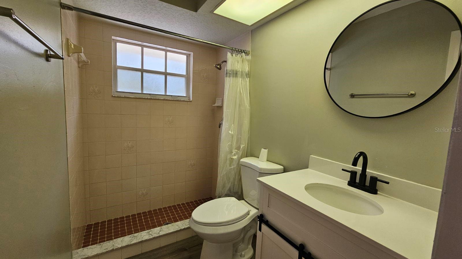 ROLLING OAKS ESTATES - Residential Lease