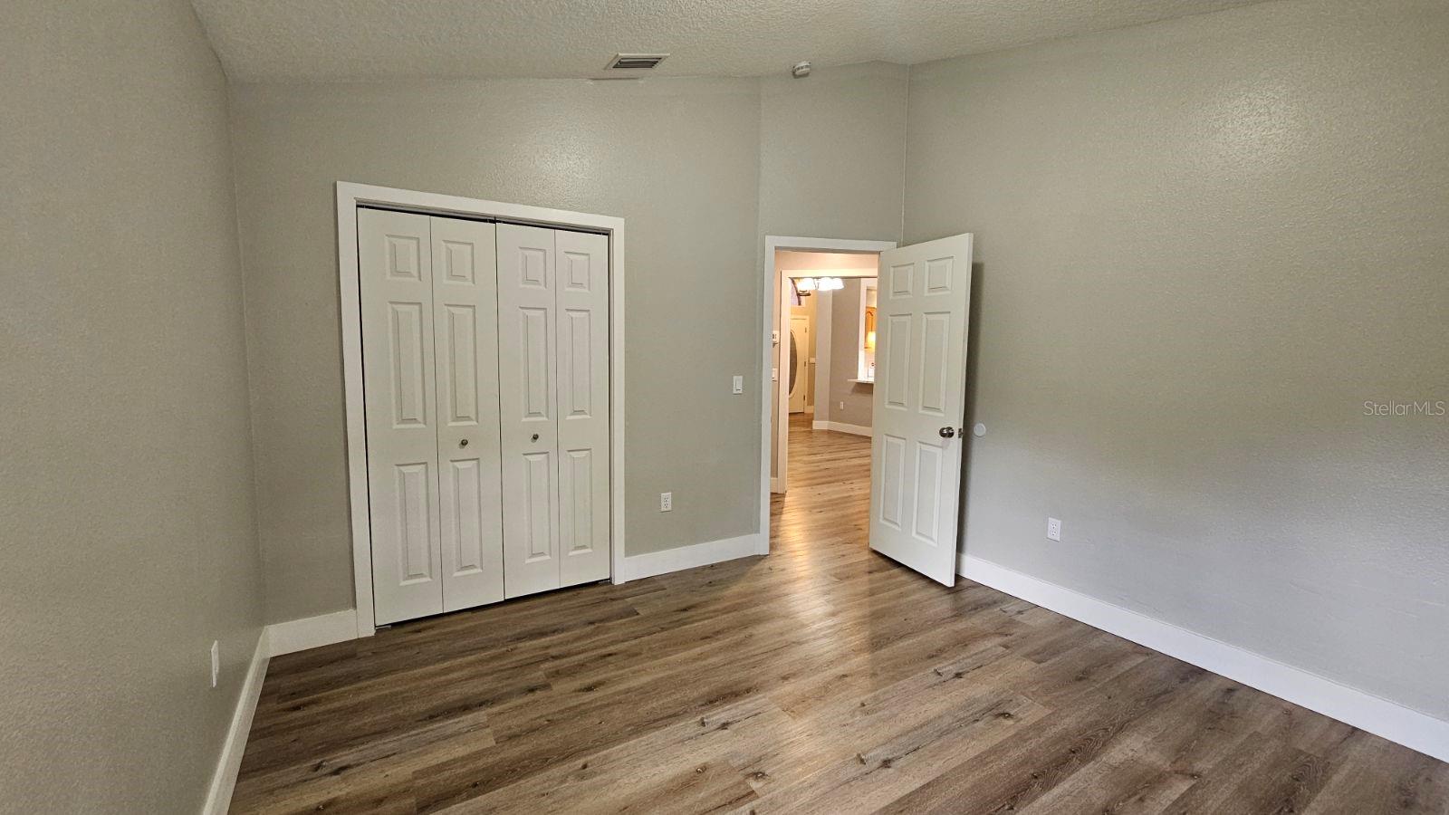 ROLLING OAKS ESTATES - Residential Lease