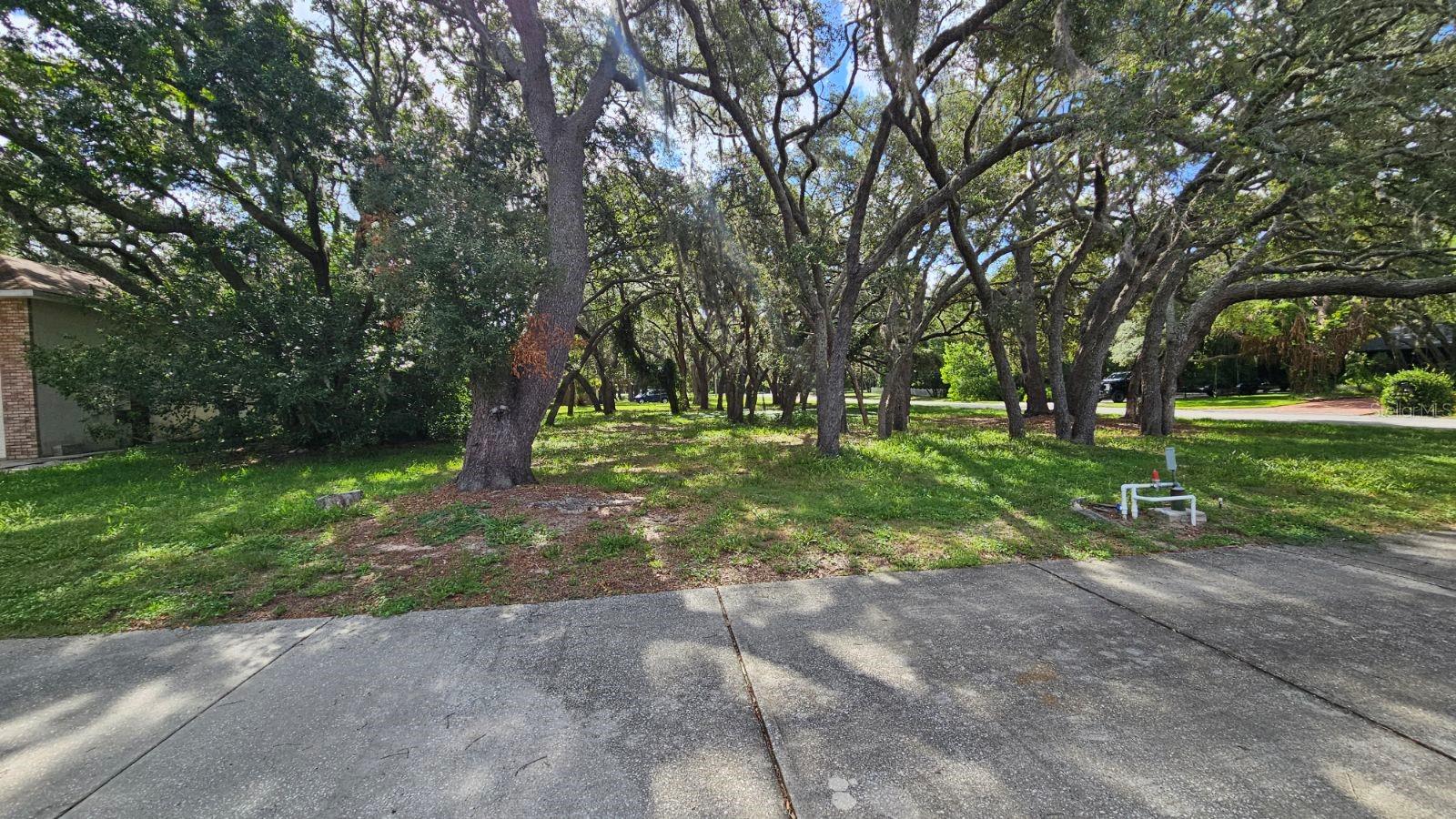 ROLLING OAKS ESTATES - Residential Lease