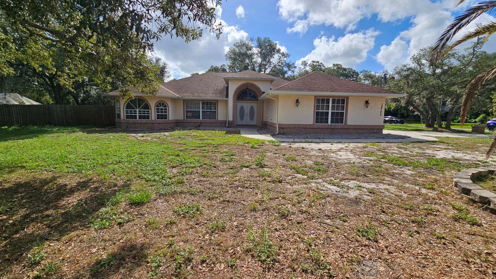 ROLLING OAKS ESTATES - Residential Lease