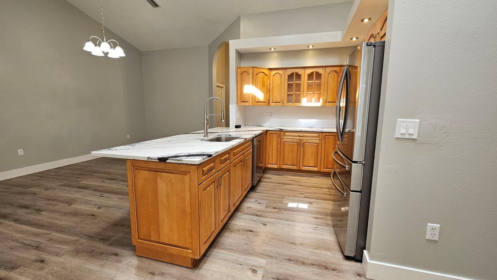 ROLLING OAKS ESTATES - Residential Lease