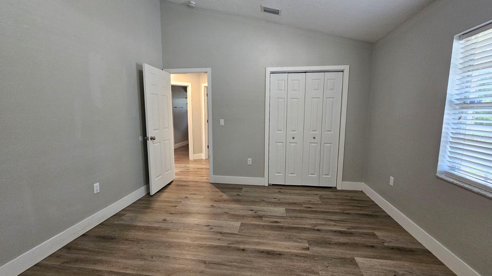 ROLLING OAKS ESTATES - Residential Lease