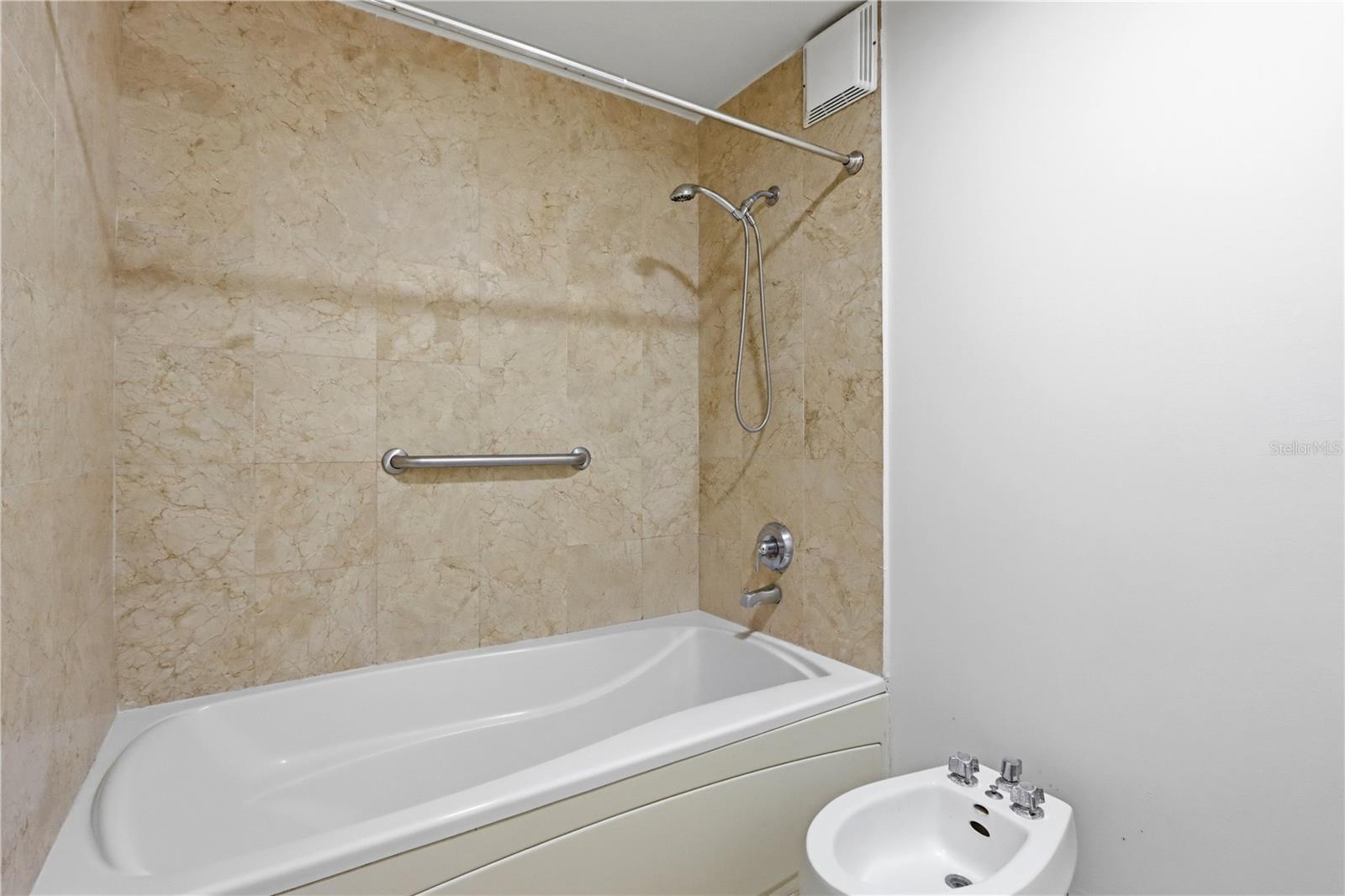 CARRION COURT PLAYA - Residential Lease