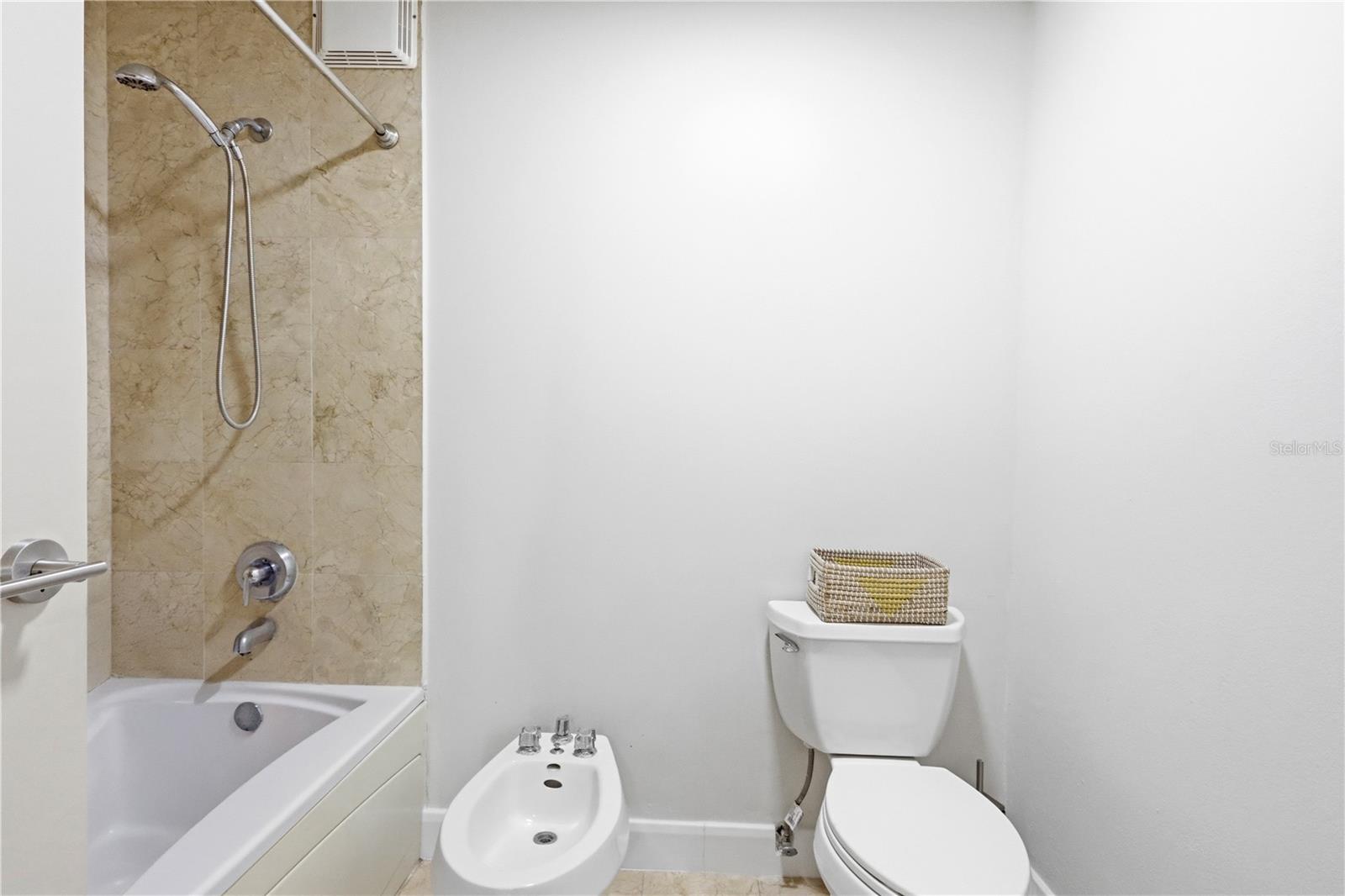 CARRION COURT PLAYA - Residential Lease