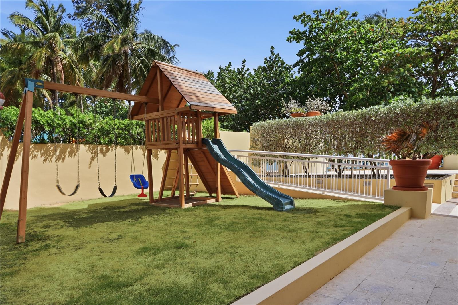 CARRION COURT PLAYA - Residential Lease