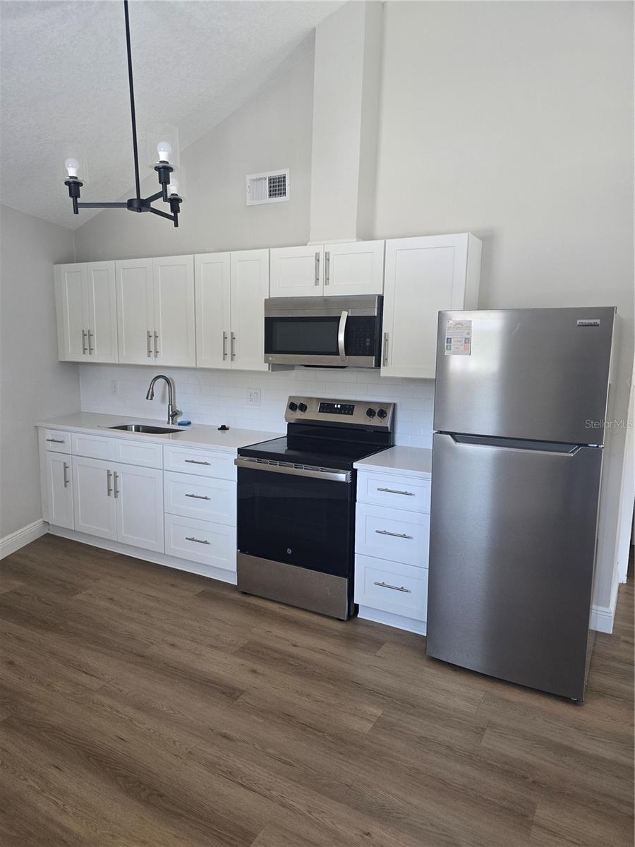 VILLAS OAK MEADOWS - Residential Lease