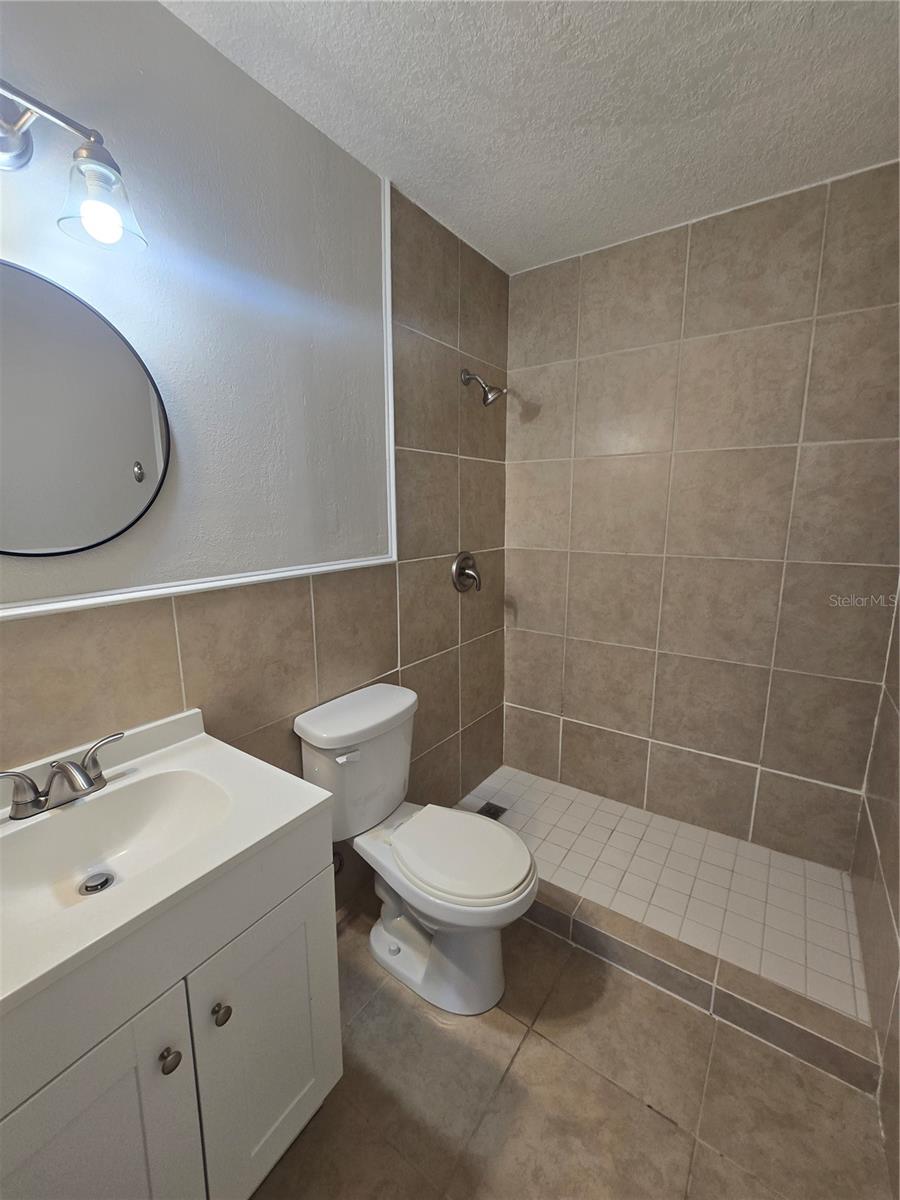 VILLAS OAK MEADOWS - Residential Lease