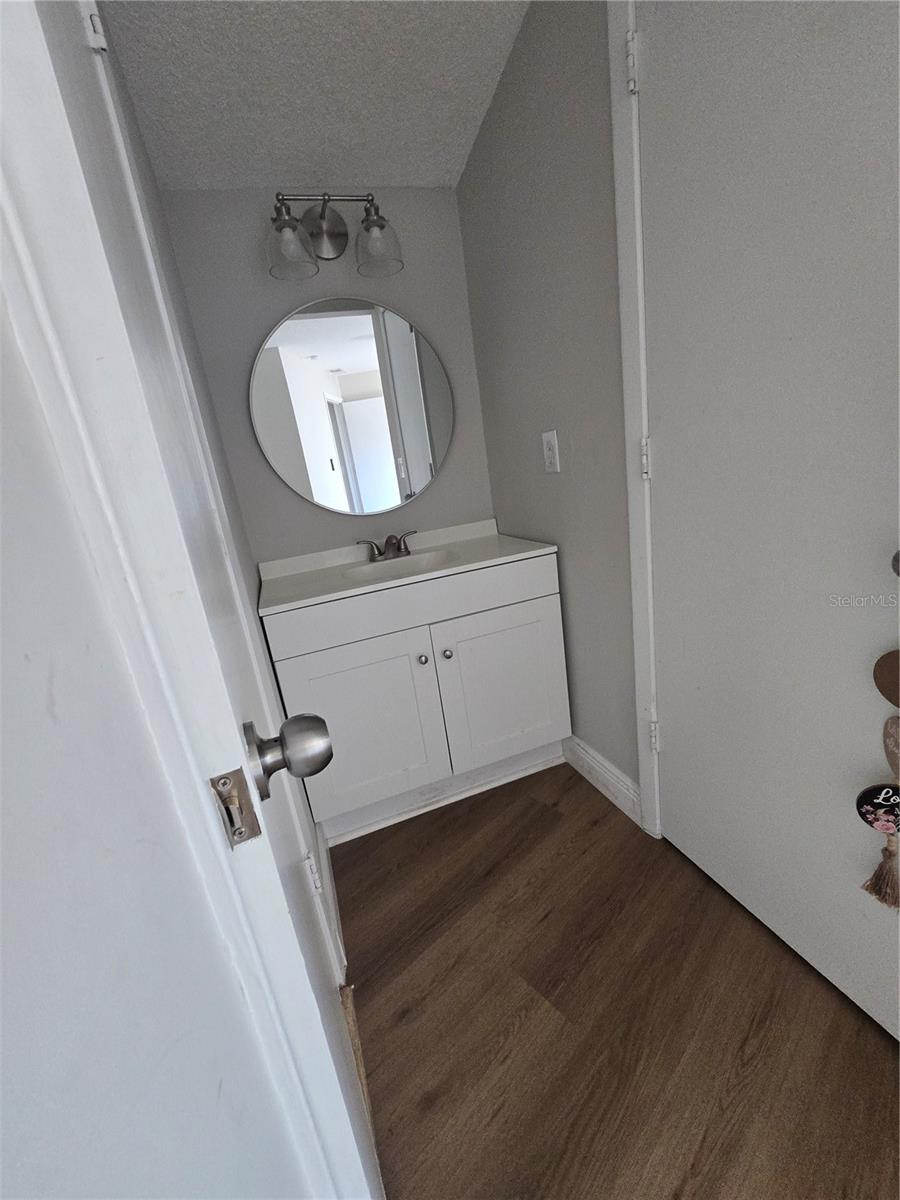 VILLAS OAK MEADOWS - Residential Lease