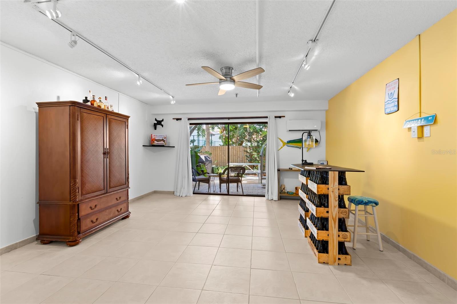 PIRATES COVE CLUB CONDO - Residential