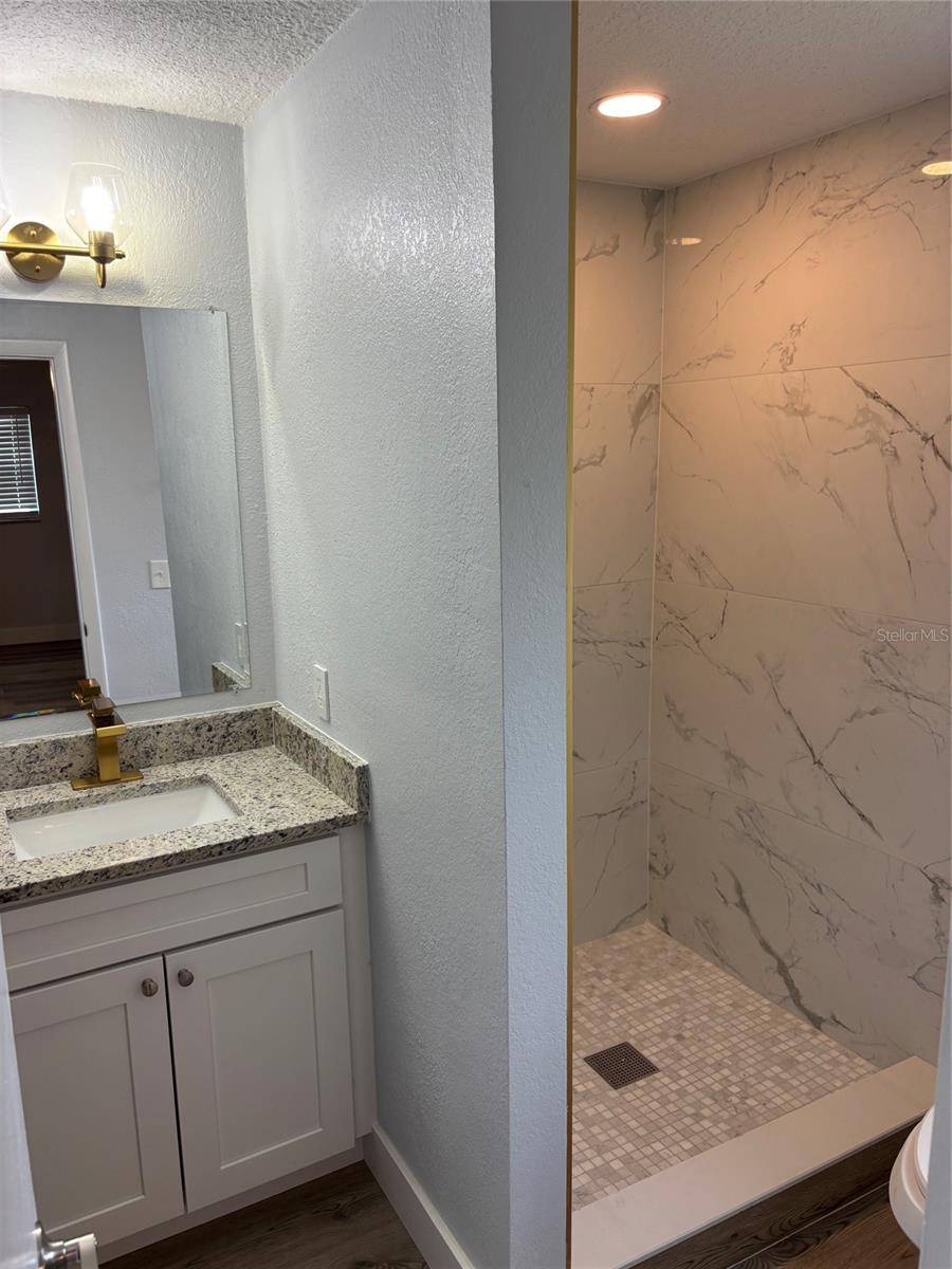 DELTONA LAKES UNIT 05 - Residential Lease