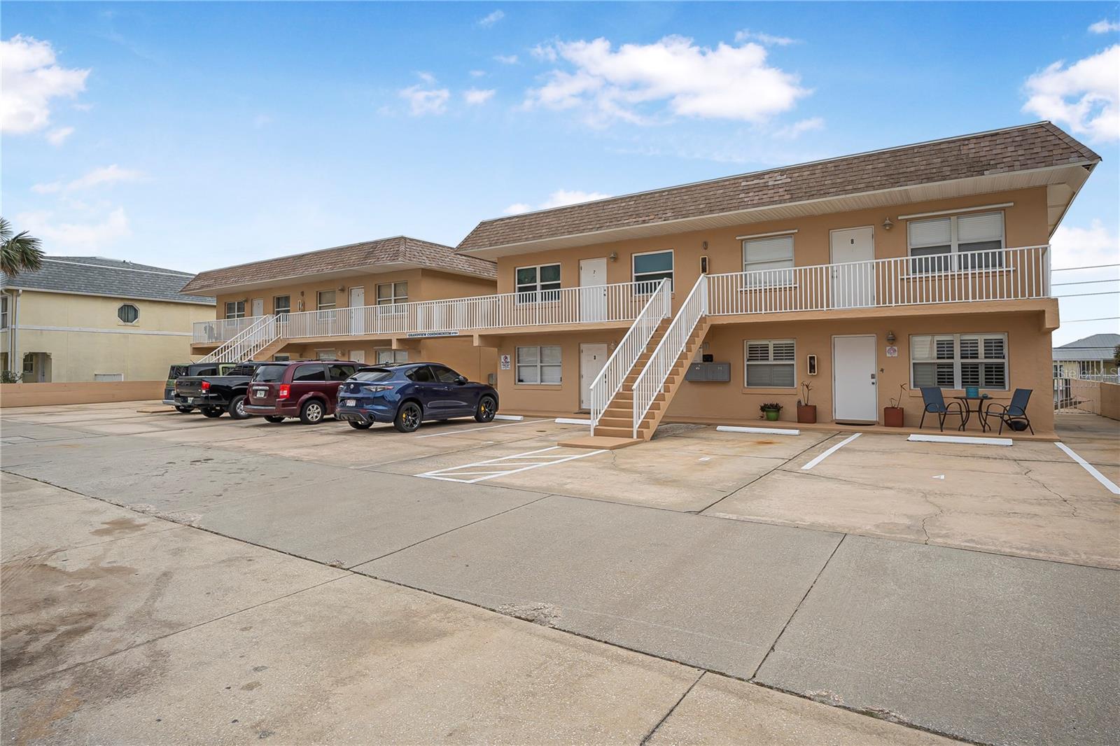 GRANDVIEW CONDO - Residential