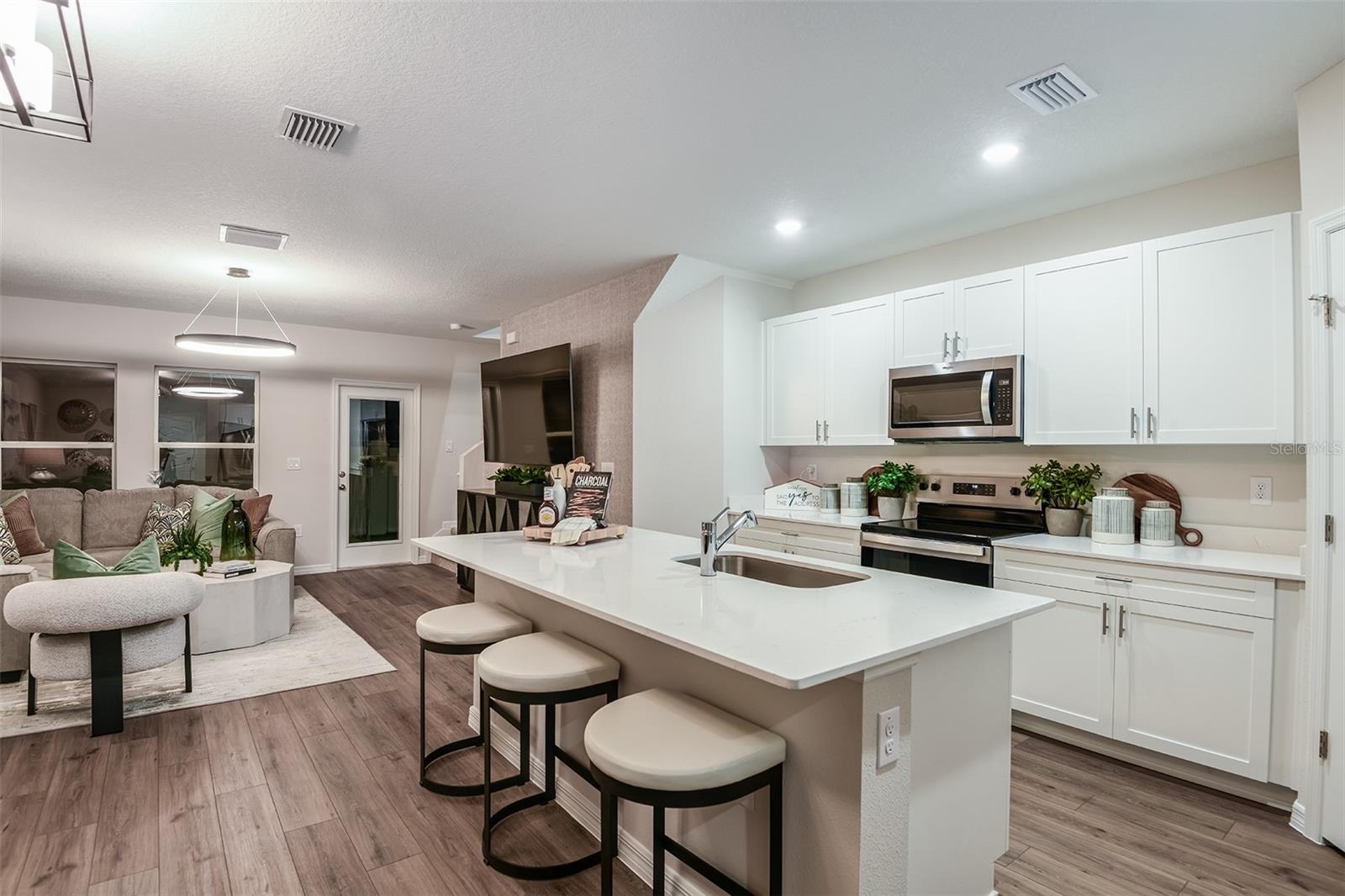 PASADENA WOODS - Residential
