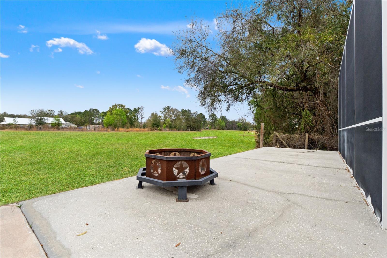 LAKE WEIR SHORES - Residential