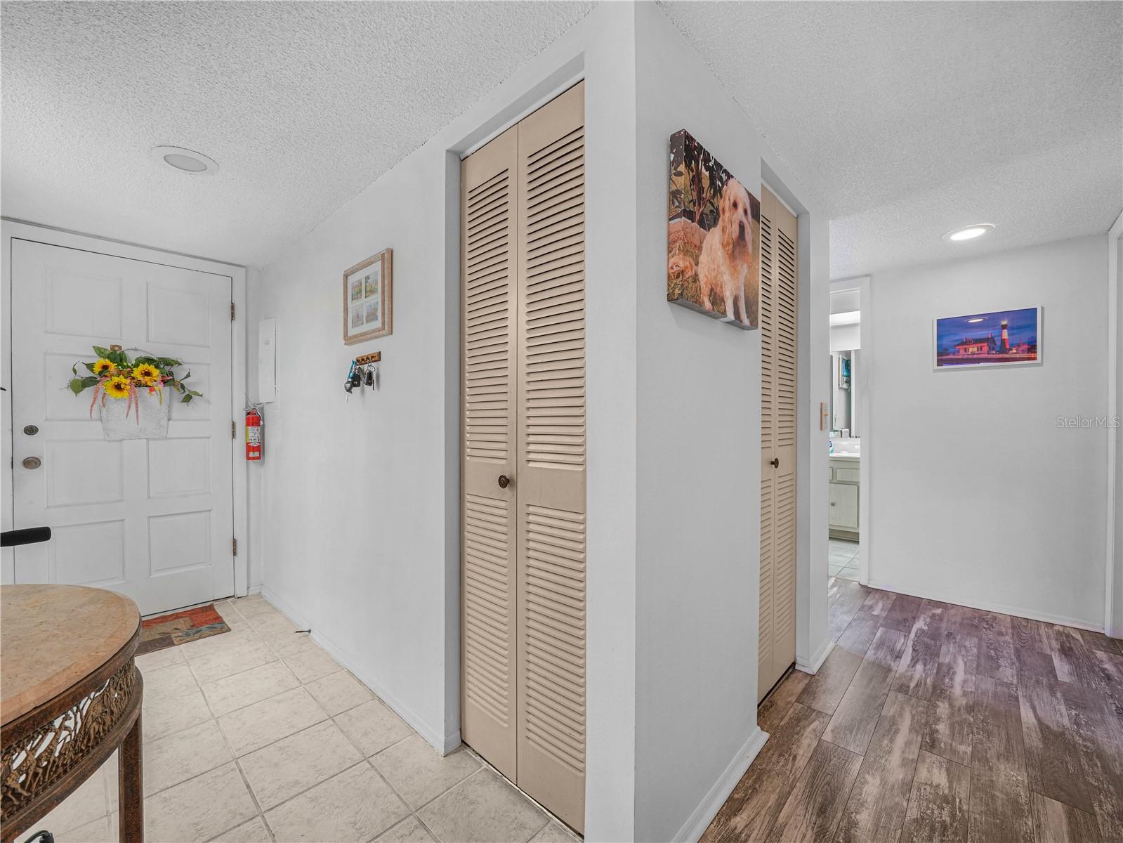 LA CASA CONDO - Residential
