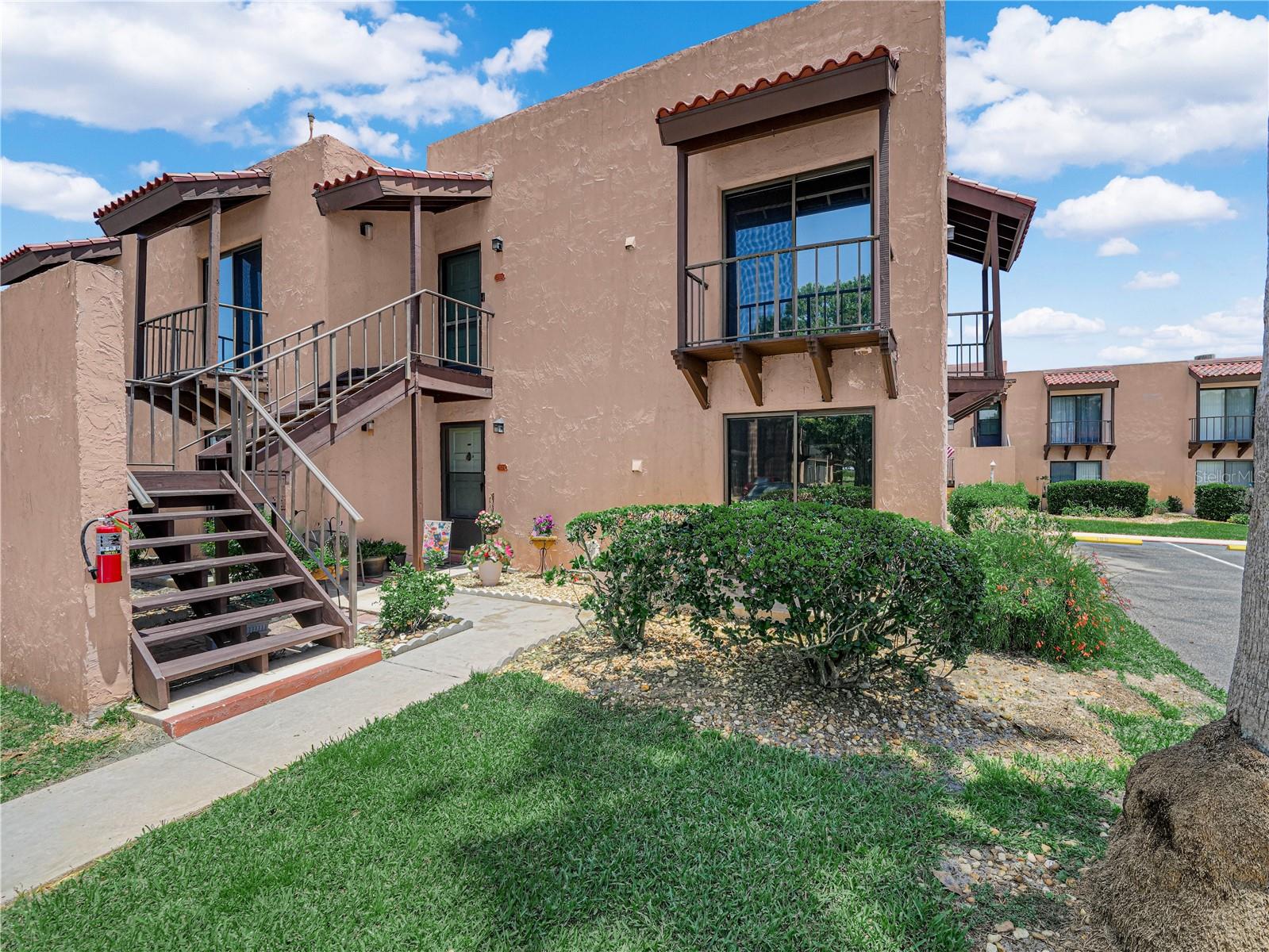 LA CASA CONDO - Residential