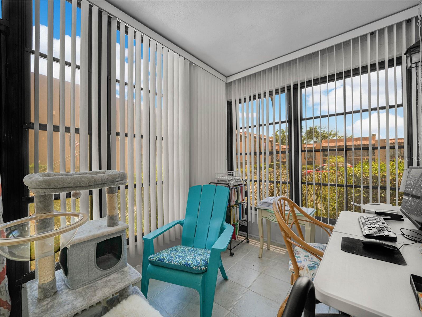 LA CASA CONDO - Residential