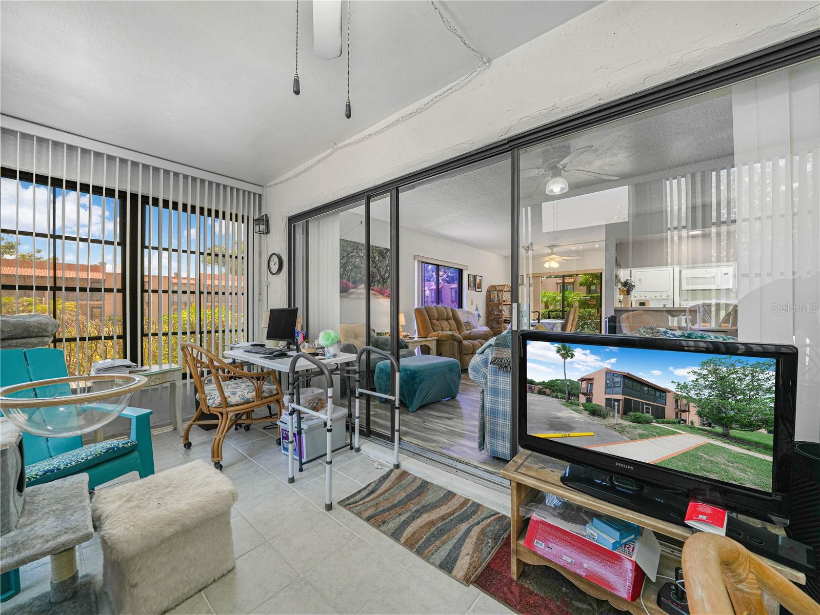 LA CASA CONDO - Residential