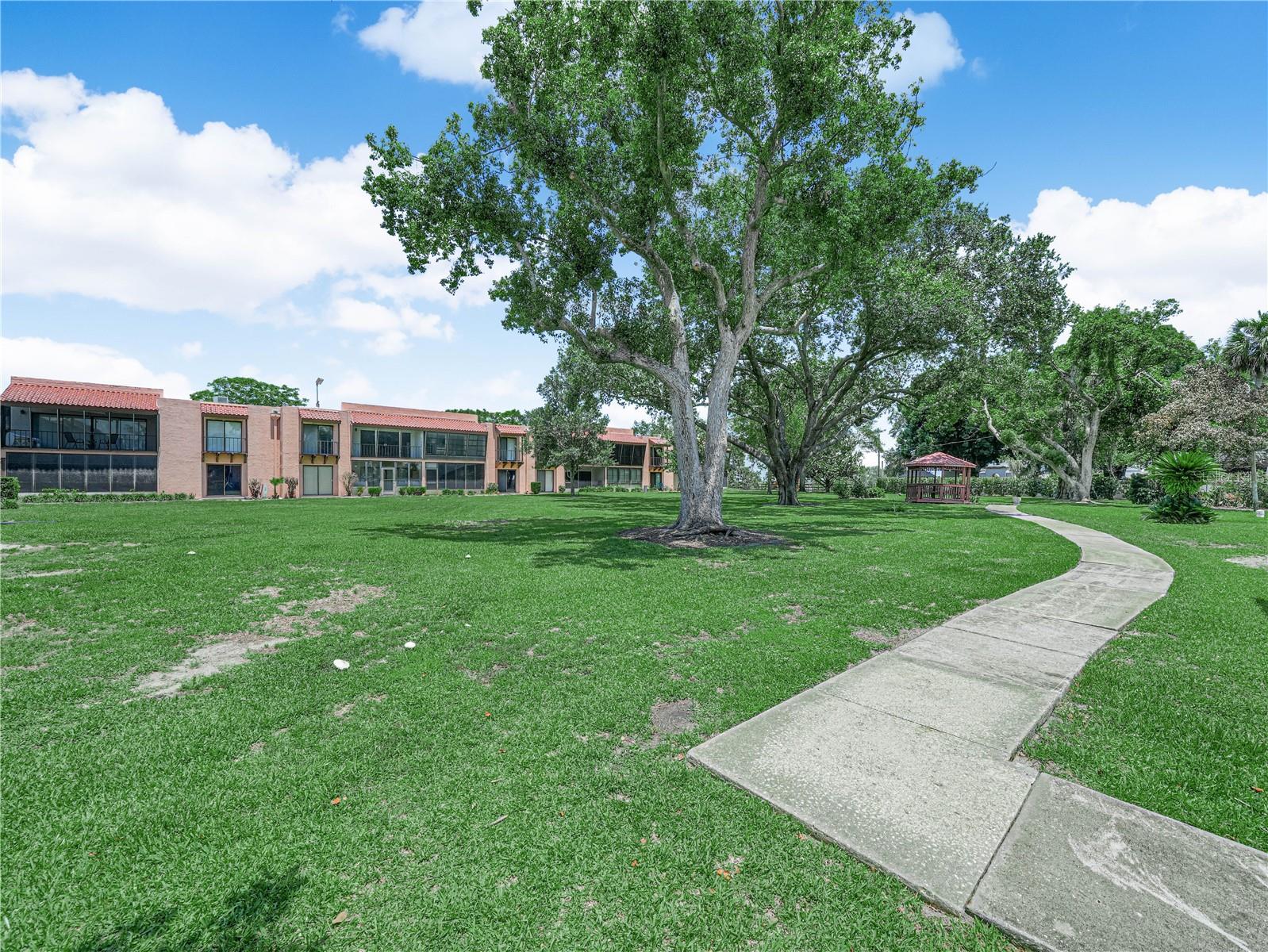 LA CASA CONDO - Residential