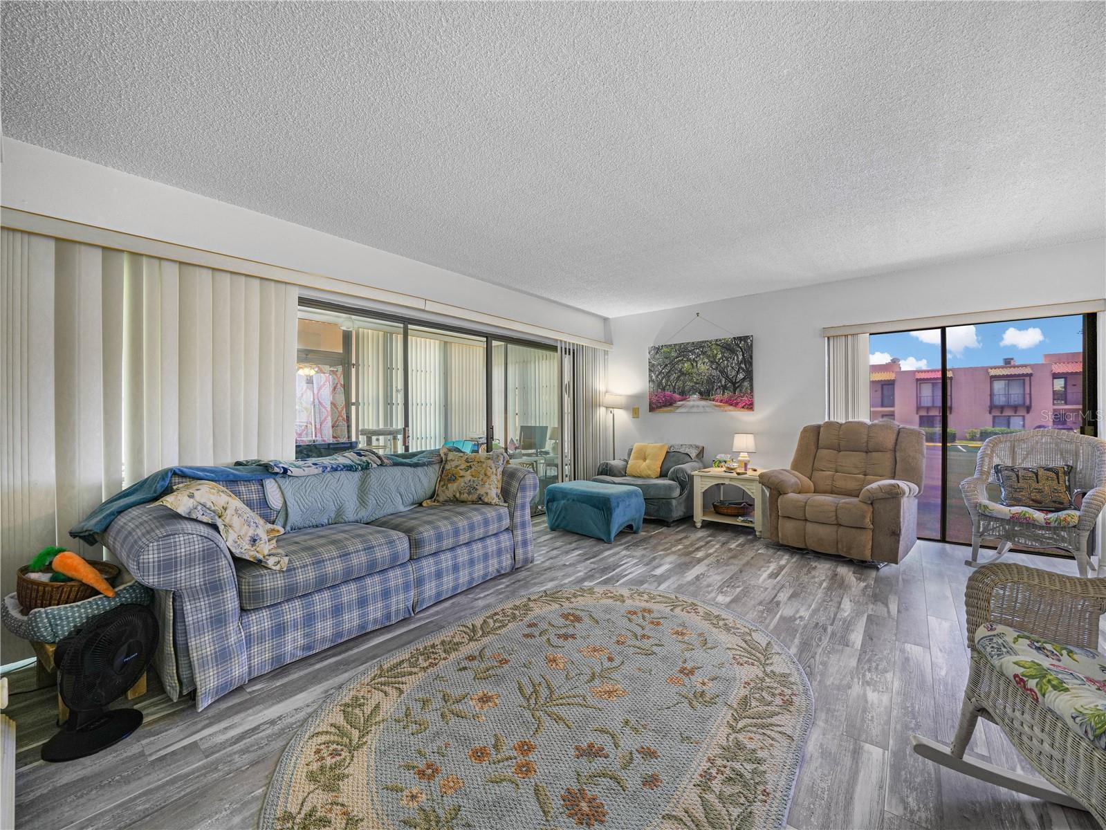 LA CASA CONDO - Residential