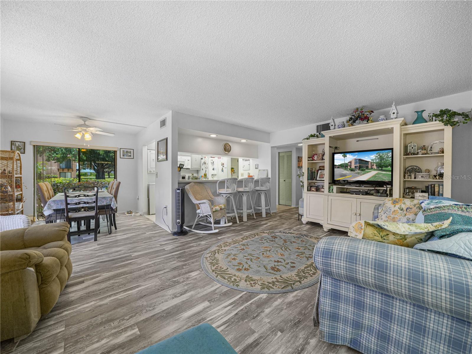 LA CASA CONDO - Residential