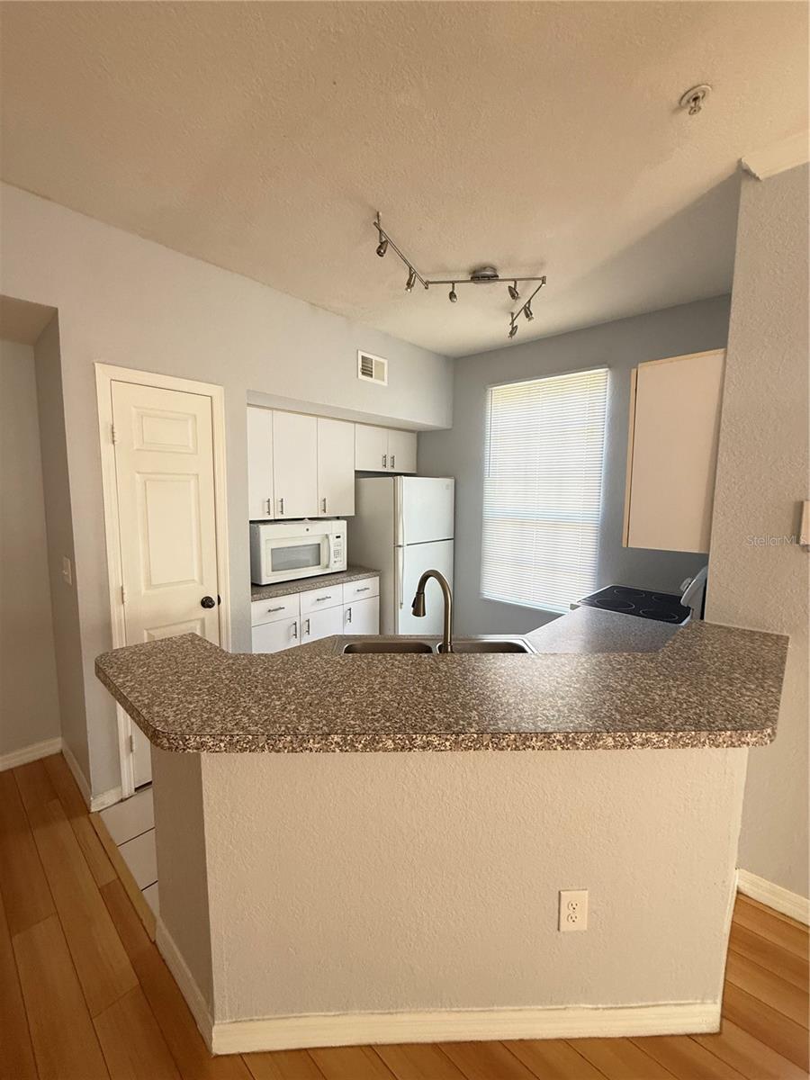 AZUR/METROWEST - Residential Lease