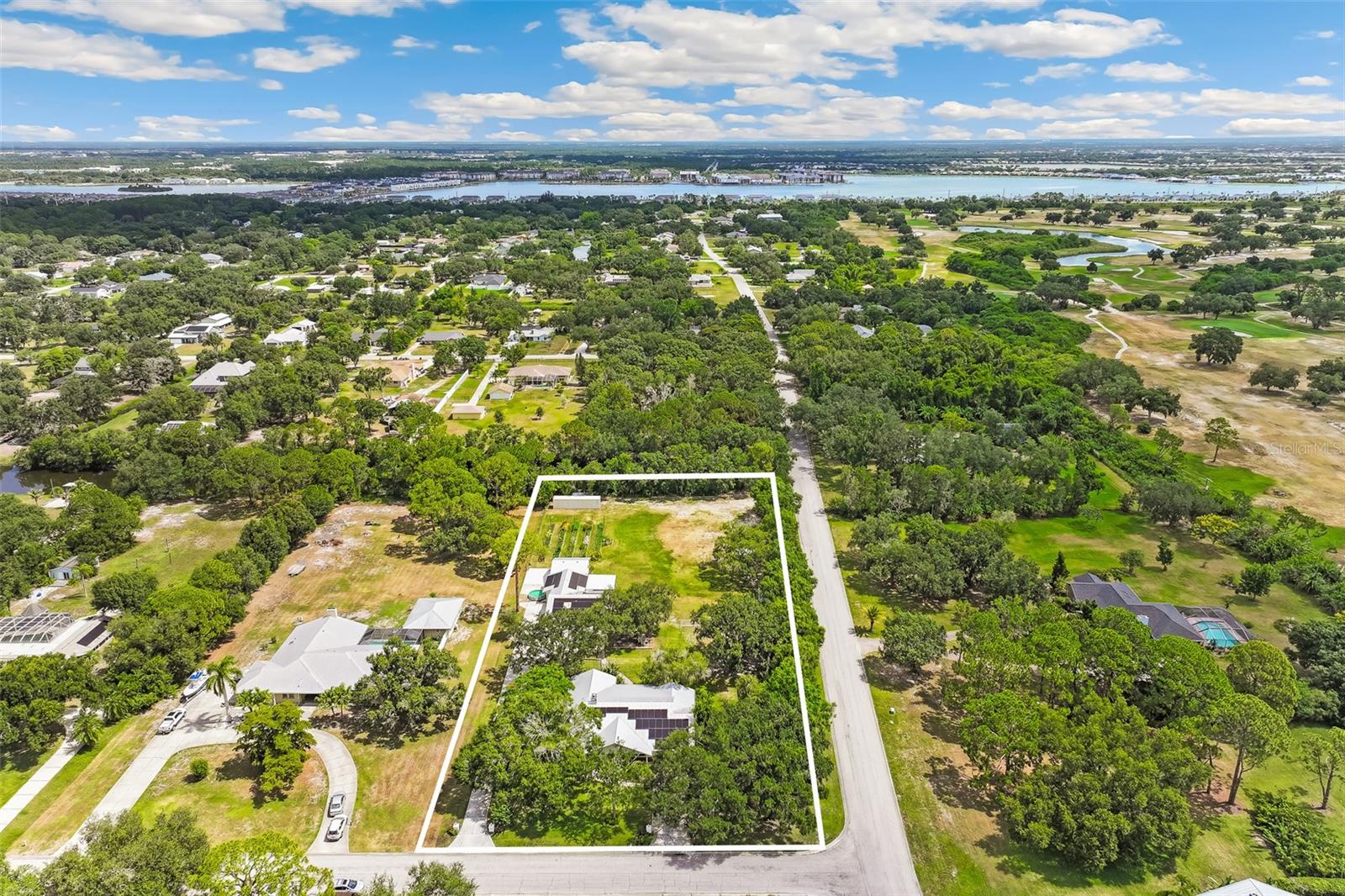 RACIMO RANCHES - Residential