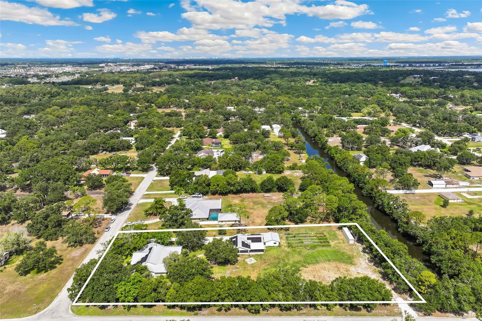 RACIMO RANCHES - Residential