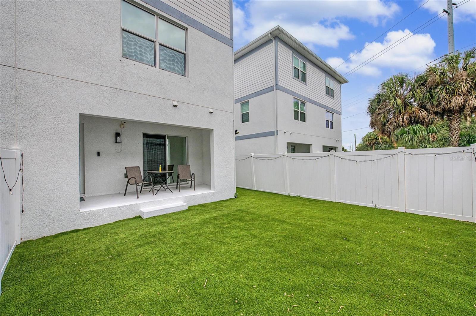 SOUTHSIDE REV PLAT OF LOTS 1 TO 14 INCL BLK 5 AND - Residential