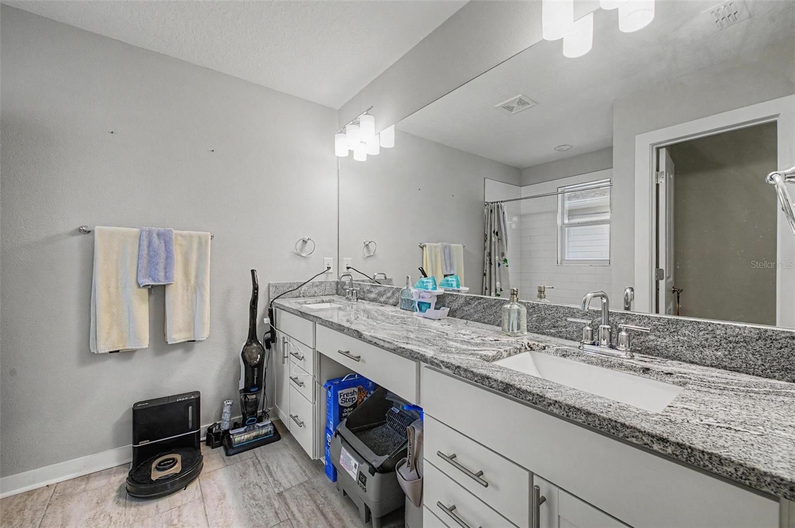 SOUTHSIDE REV PLAT OF LOTS 1 TO 14 INCL BLK 5 AND - Residential