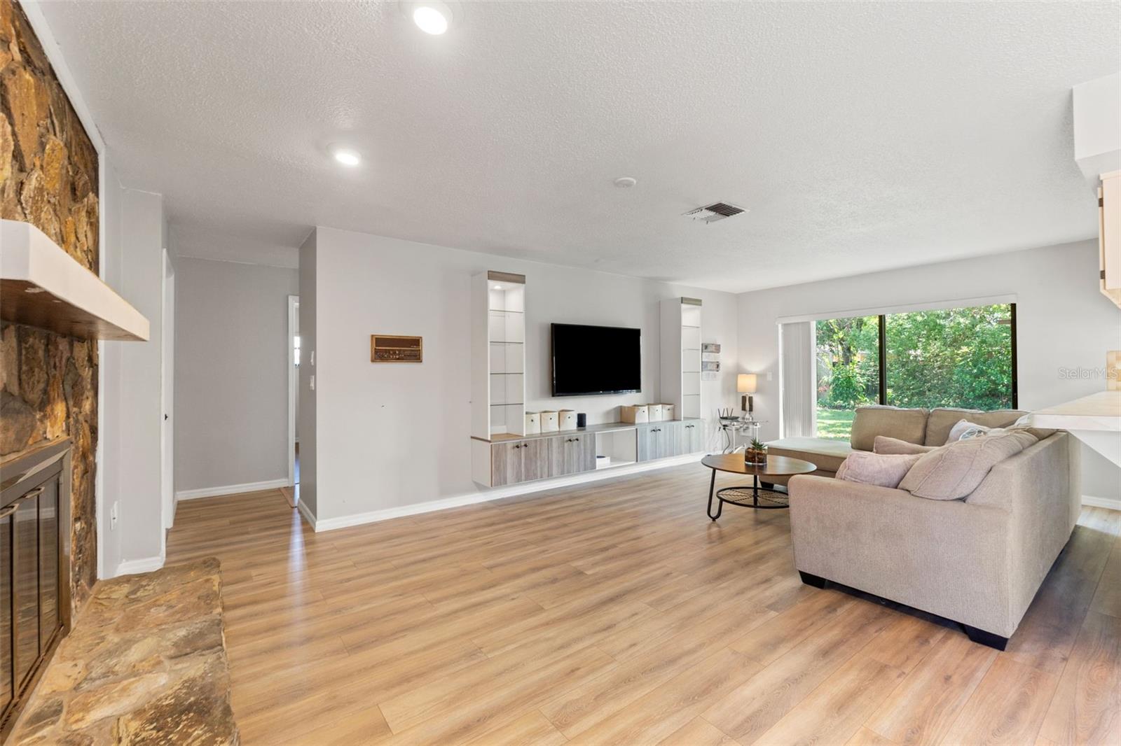 SPRING HILL - Residential