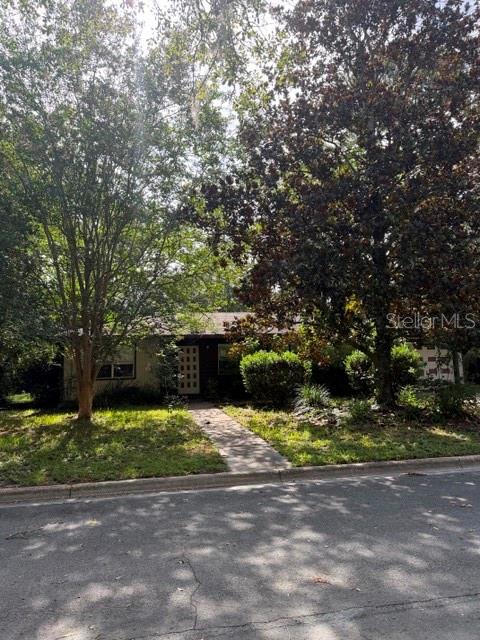 Terrific investor opportunity in Northwood Pines on the northwest side of Gainesville.
New HVAC system in 2024 and a new roof in 2017.
New flooring, paint, and repairs are needed.
Utilities off.
Do not lock the bottom front door button lock. Lock deadbolt only