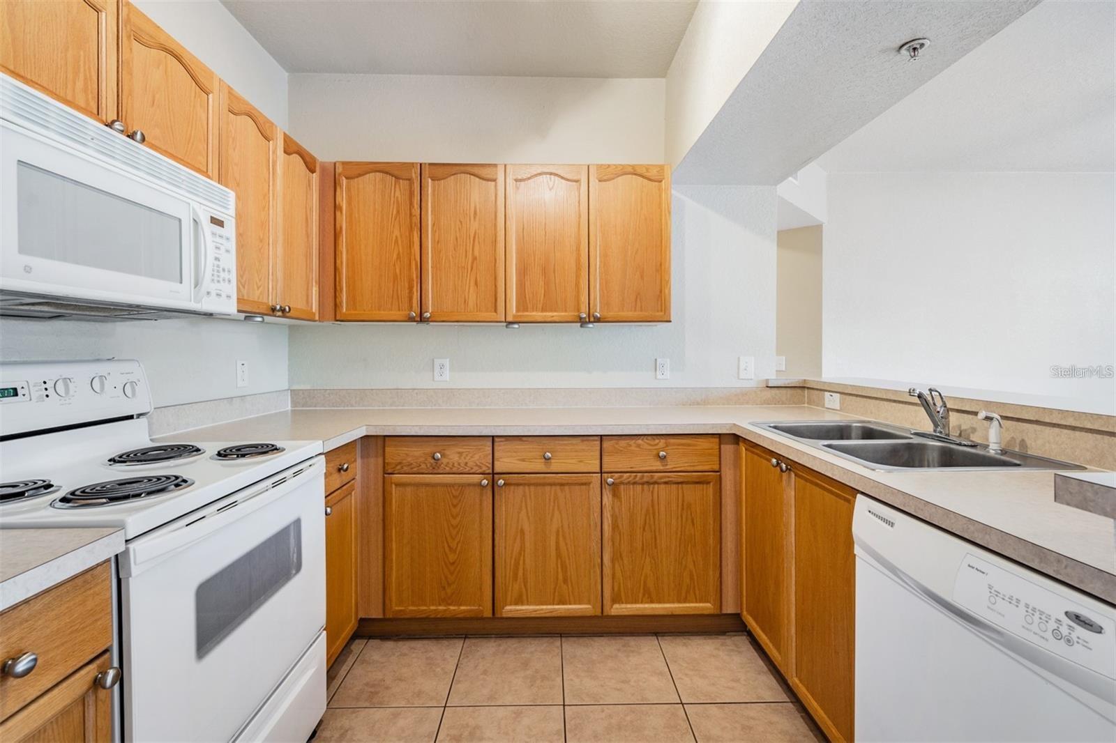 OXFORD PLACE AT TAMPA PALMS A - Residential Lease