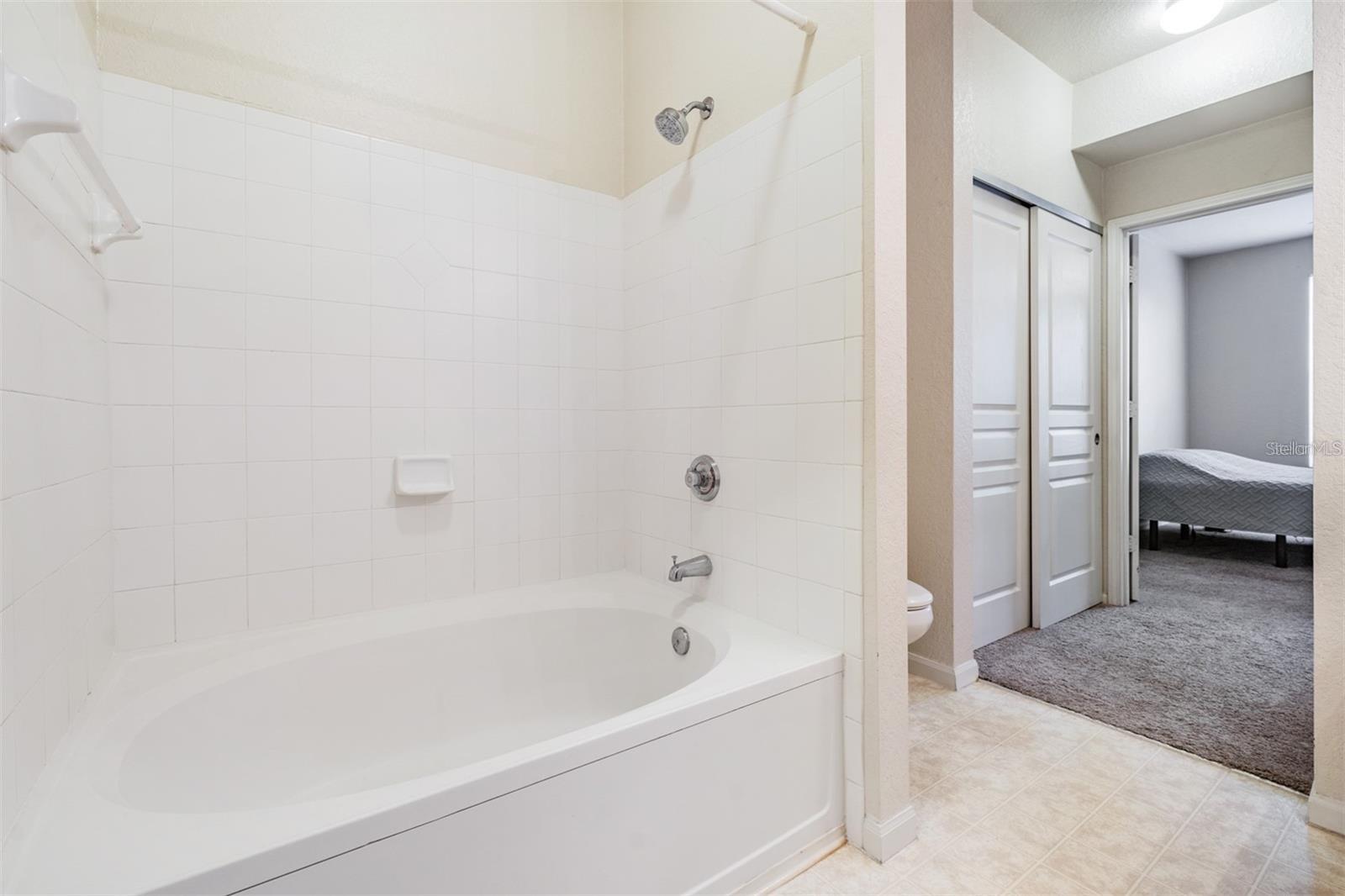 OXFORD PLACE AT TAMPA PALMS A - Residential Lease