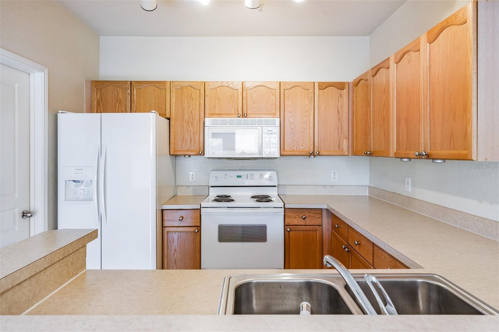 OXFORD PLACE AT TAMPA PALMS A - Residential Lease