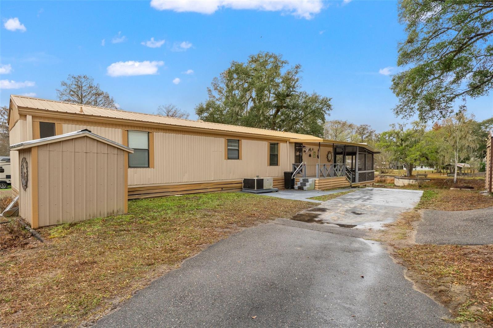 RIVER RETREATS - Residential