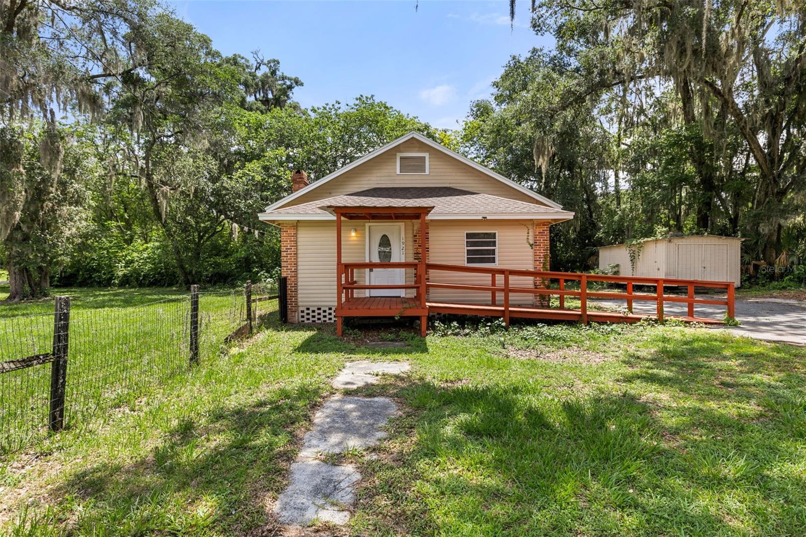 OAK CREST - Residential