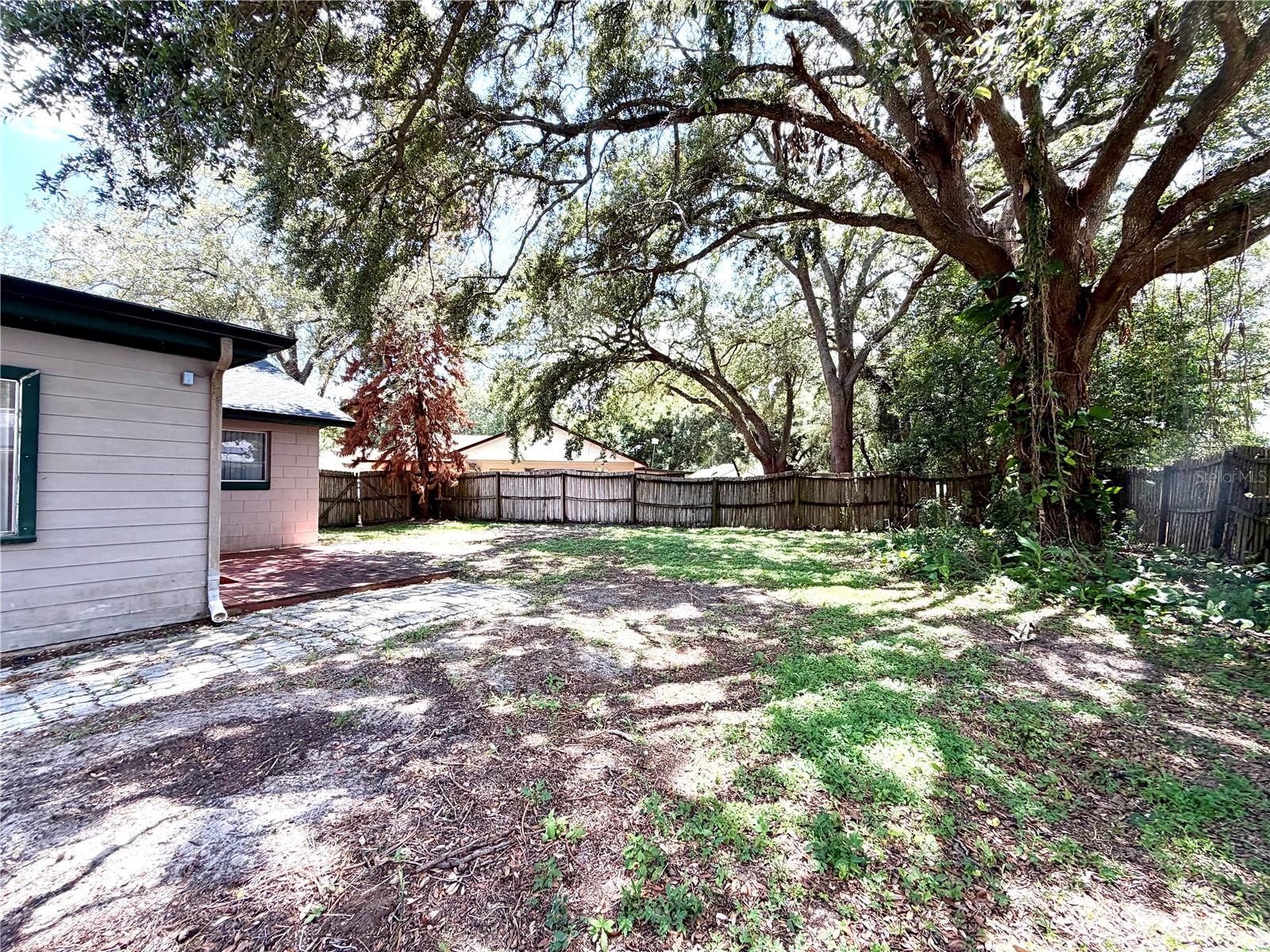 RIVERSIDE WOODS - Residential