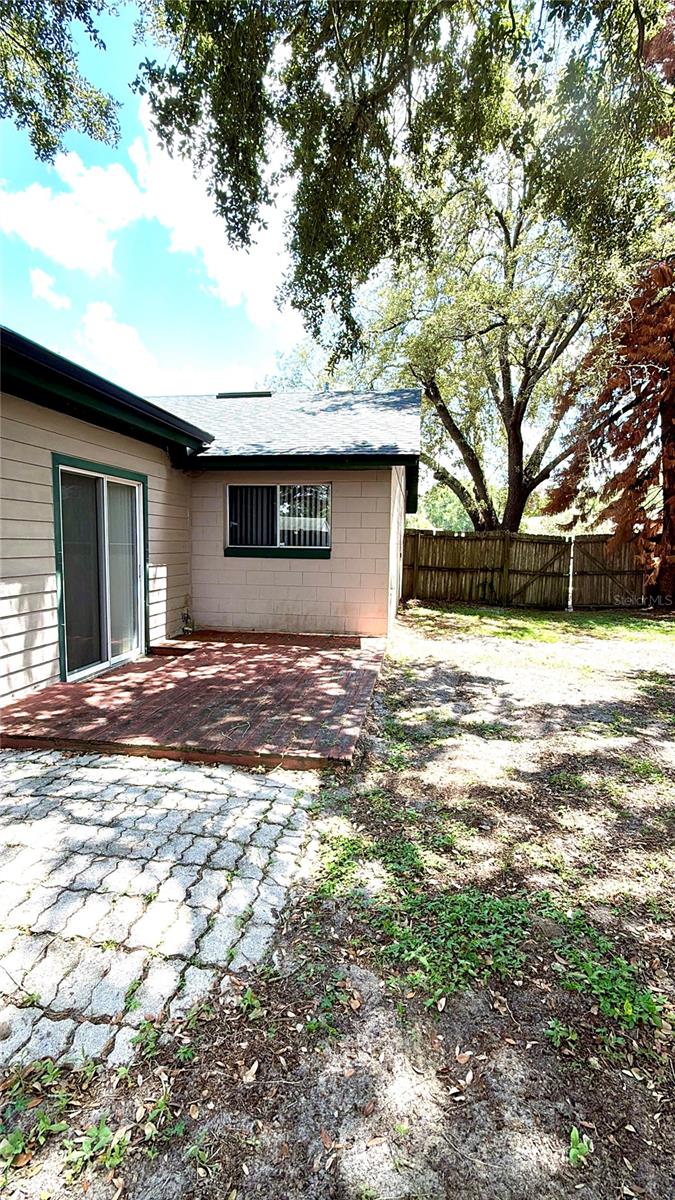 RIVERSIDE WOODS - Residential