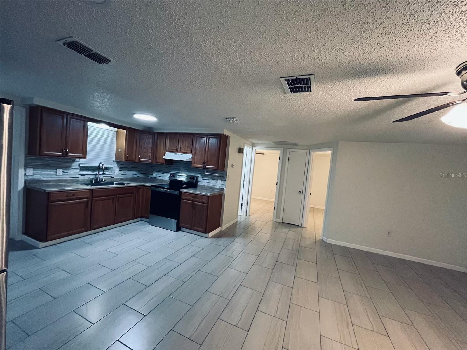 ZEPHYR HEIGHTS 1ST ADD - Residential Lease