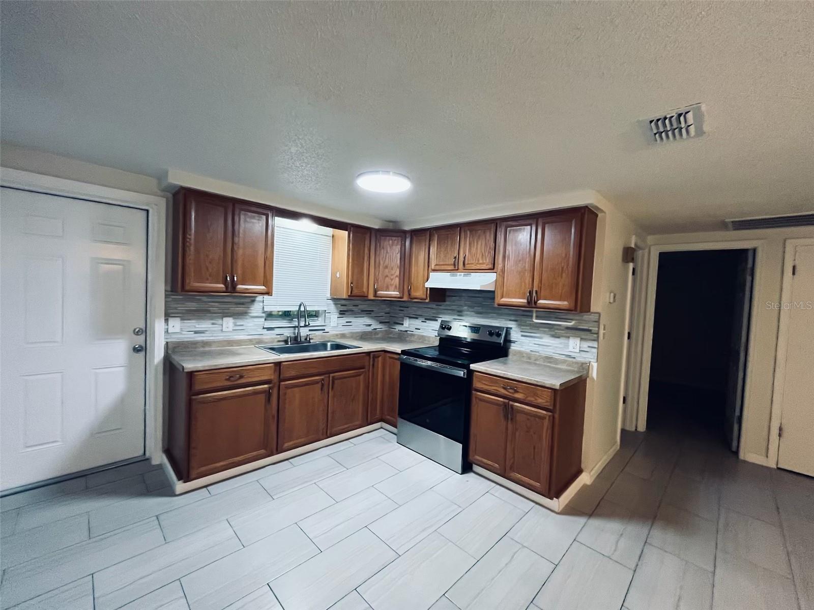 ZEPHYR HEIGHTS 1ST ADD - Residential Lease