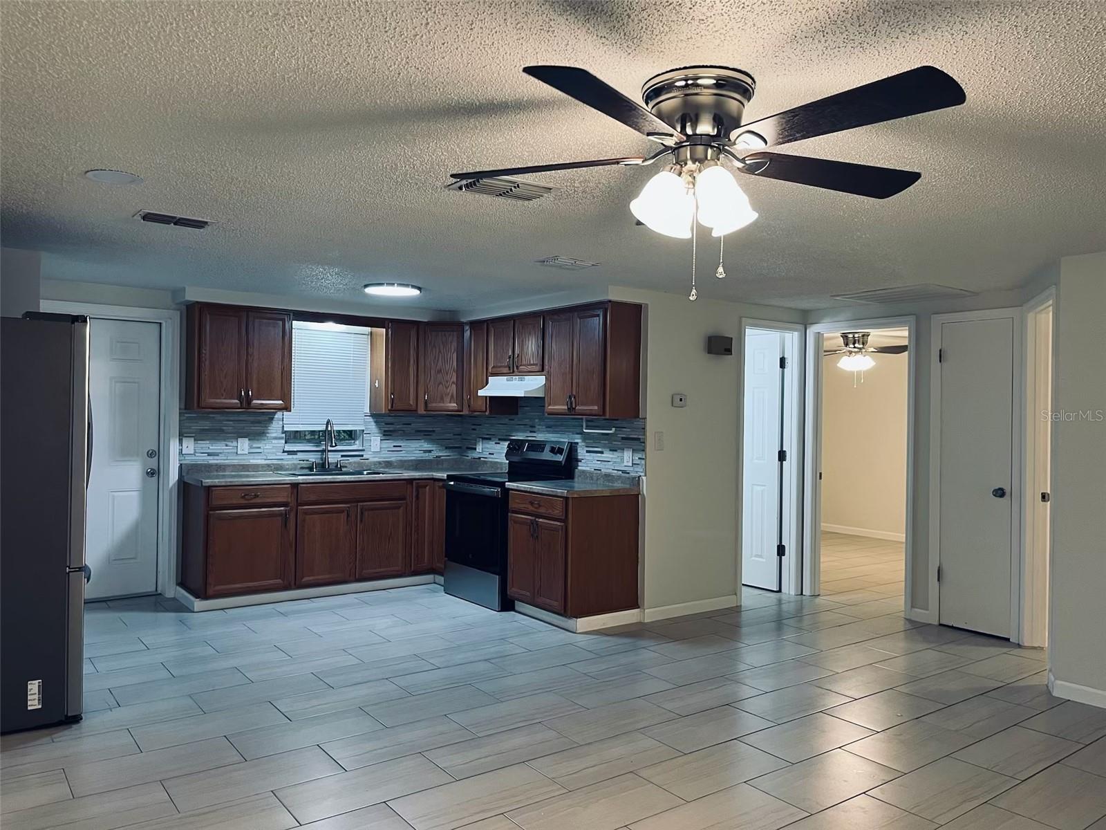 ZEPHYR HEIGHTS 1ST ADD - Residential Lease